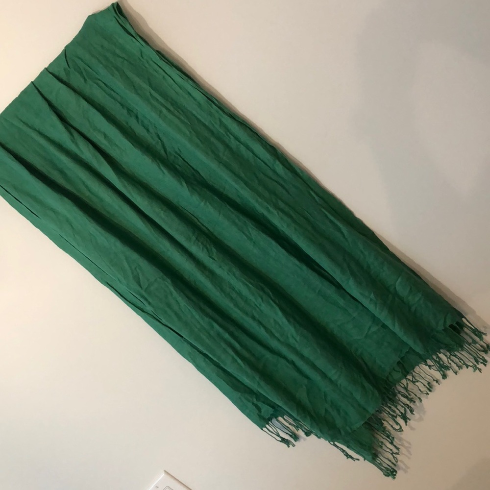 Green fringe scarf